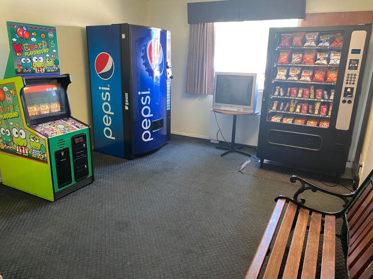 Travelodge By Wyndham Winnipeg Airport Bagian luar foto