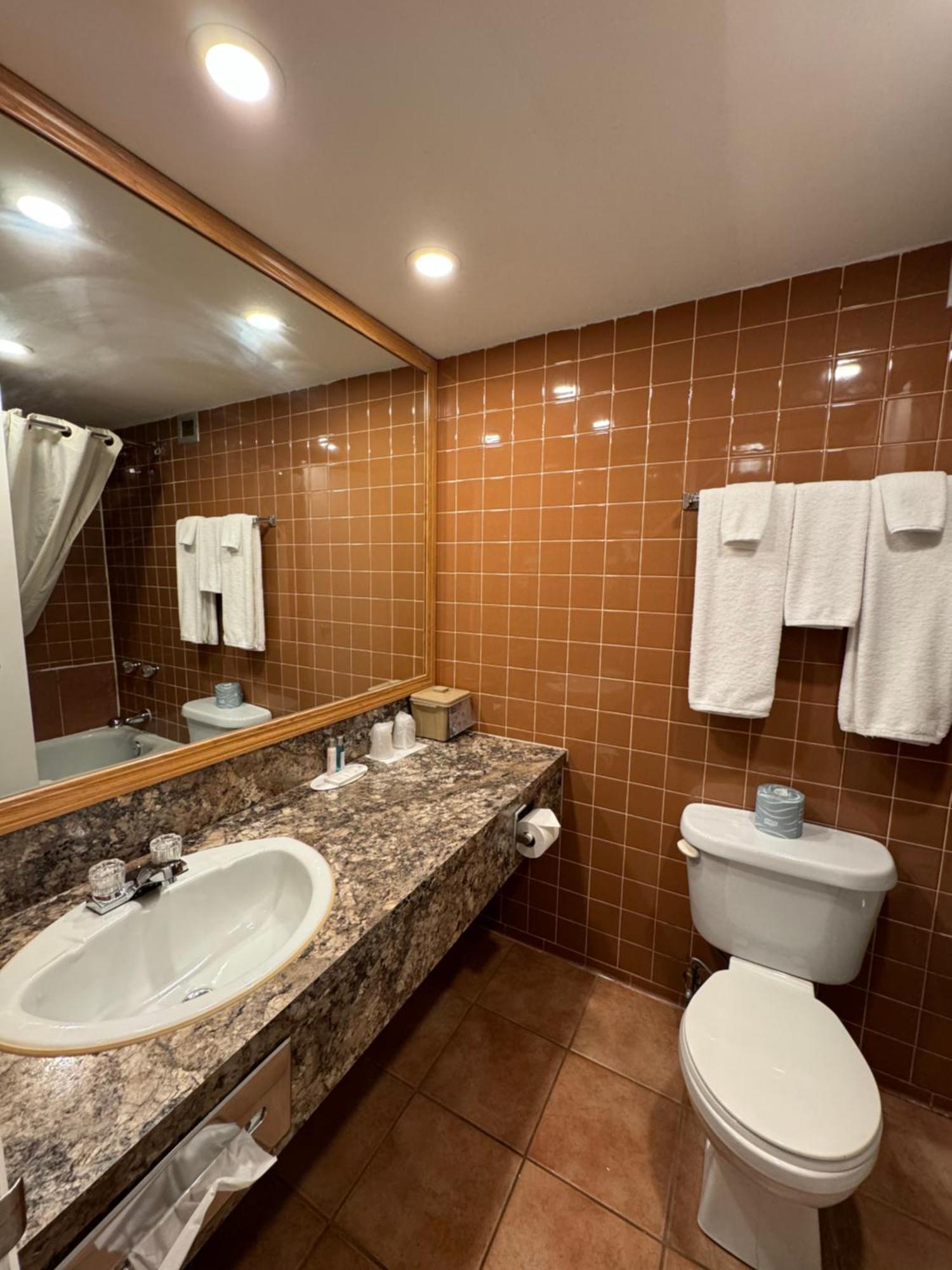 Travelodge By Wyndham Winnipeg Airport Bagian luar foto