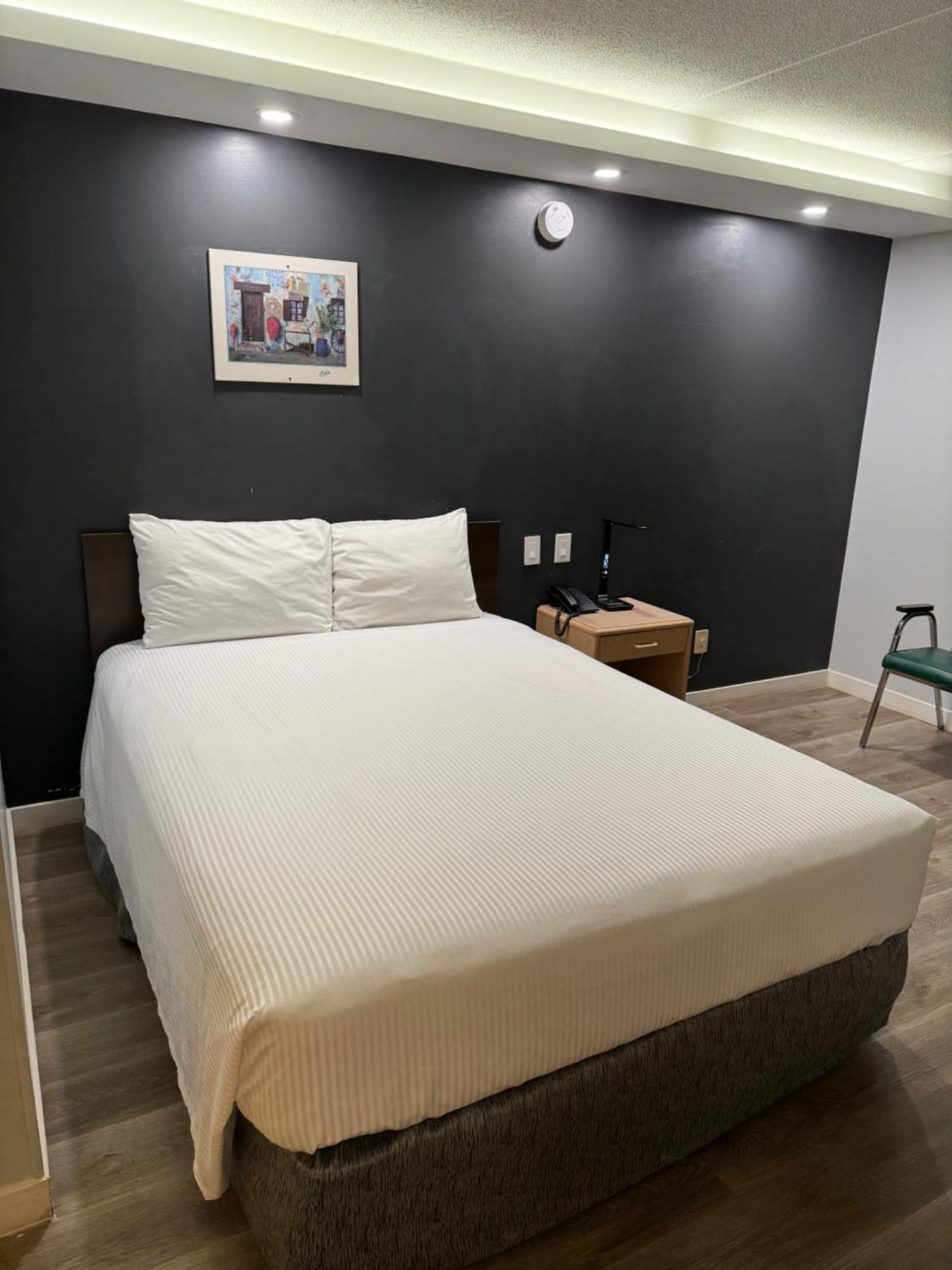 Travelodge By Wyndham Winnipeg Airport Bagian luar foto