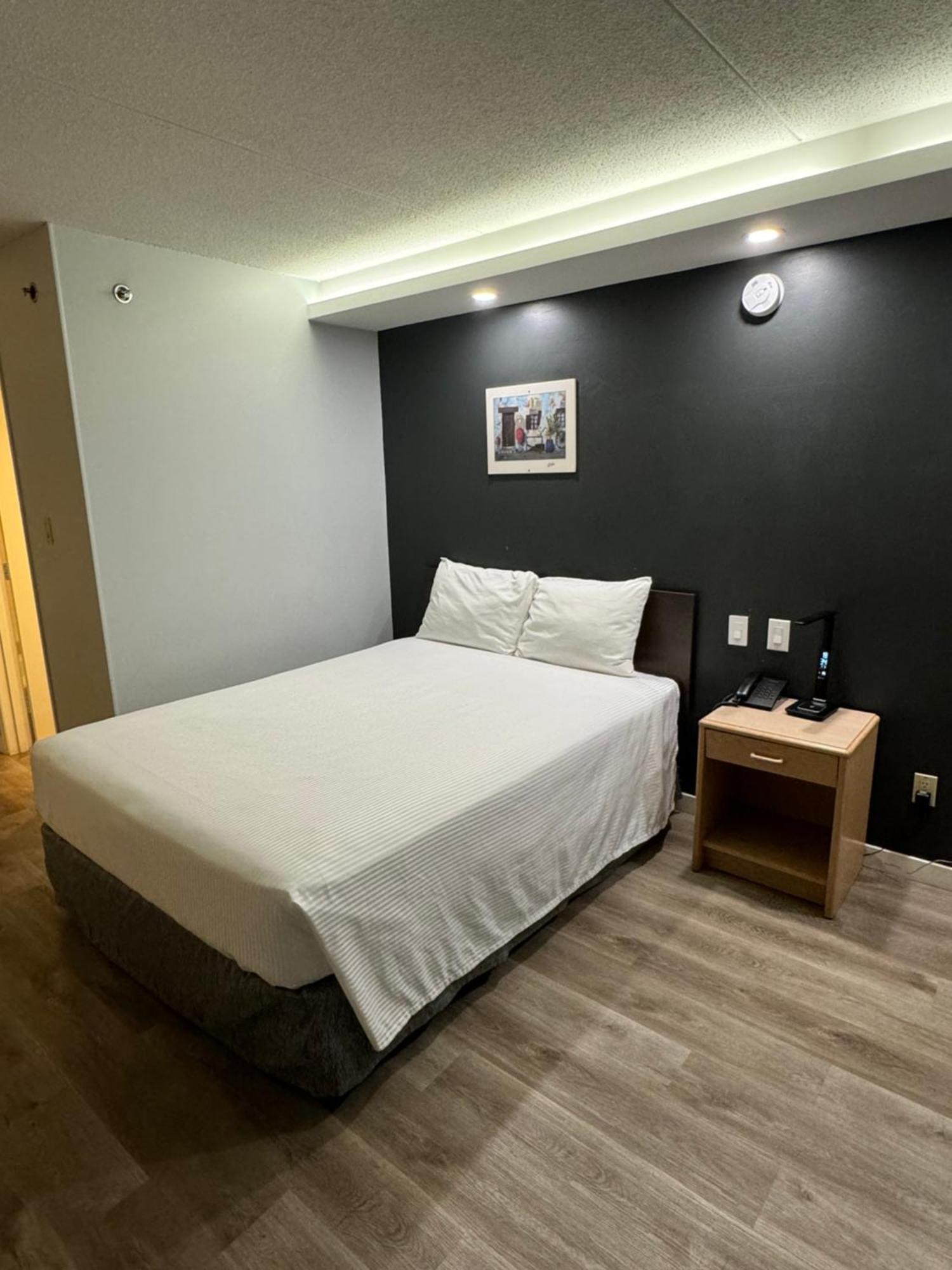 Travelodge By Wyndham Winnipeg Airport Bagian luar foto