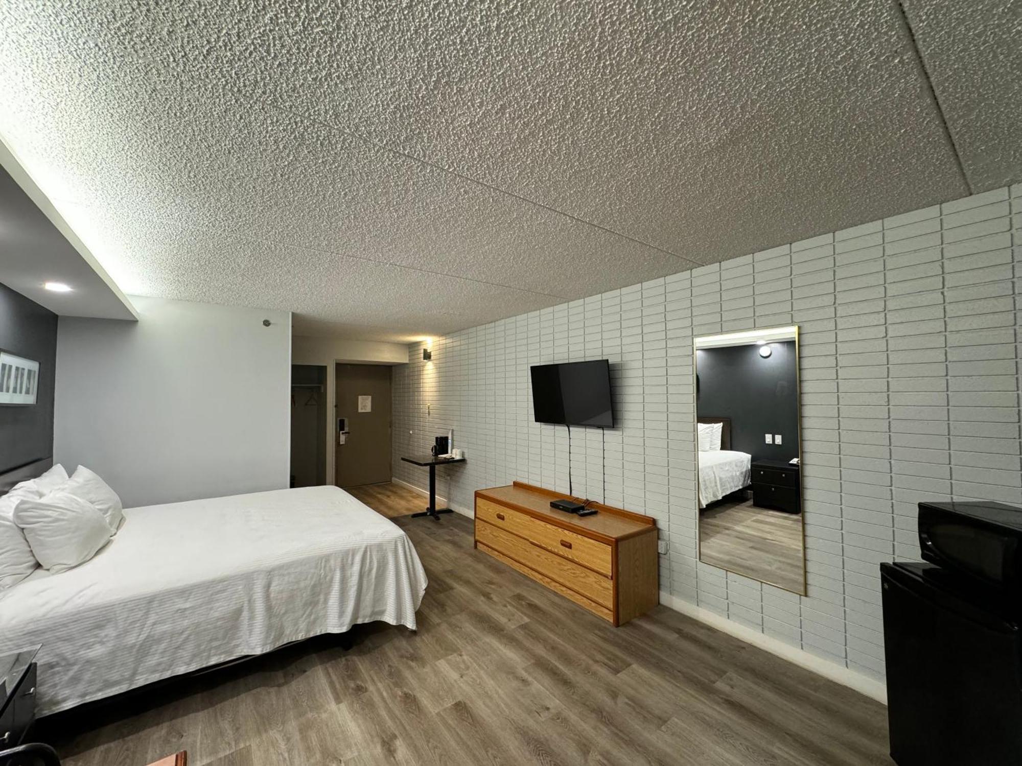Travelodge By Wyndham Winnipeg Airport Bagian luar foto